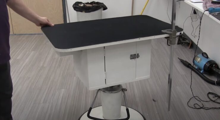 Adjustable Dog Grooming Table Using Linear Actuators